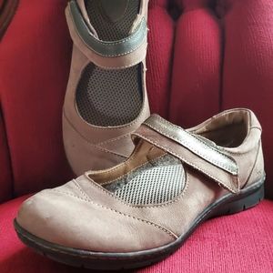 GUC B. O. C. Mary Janes